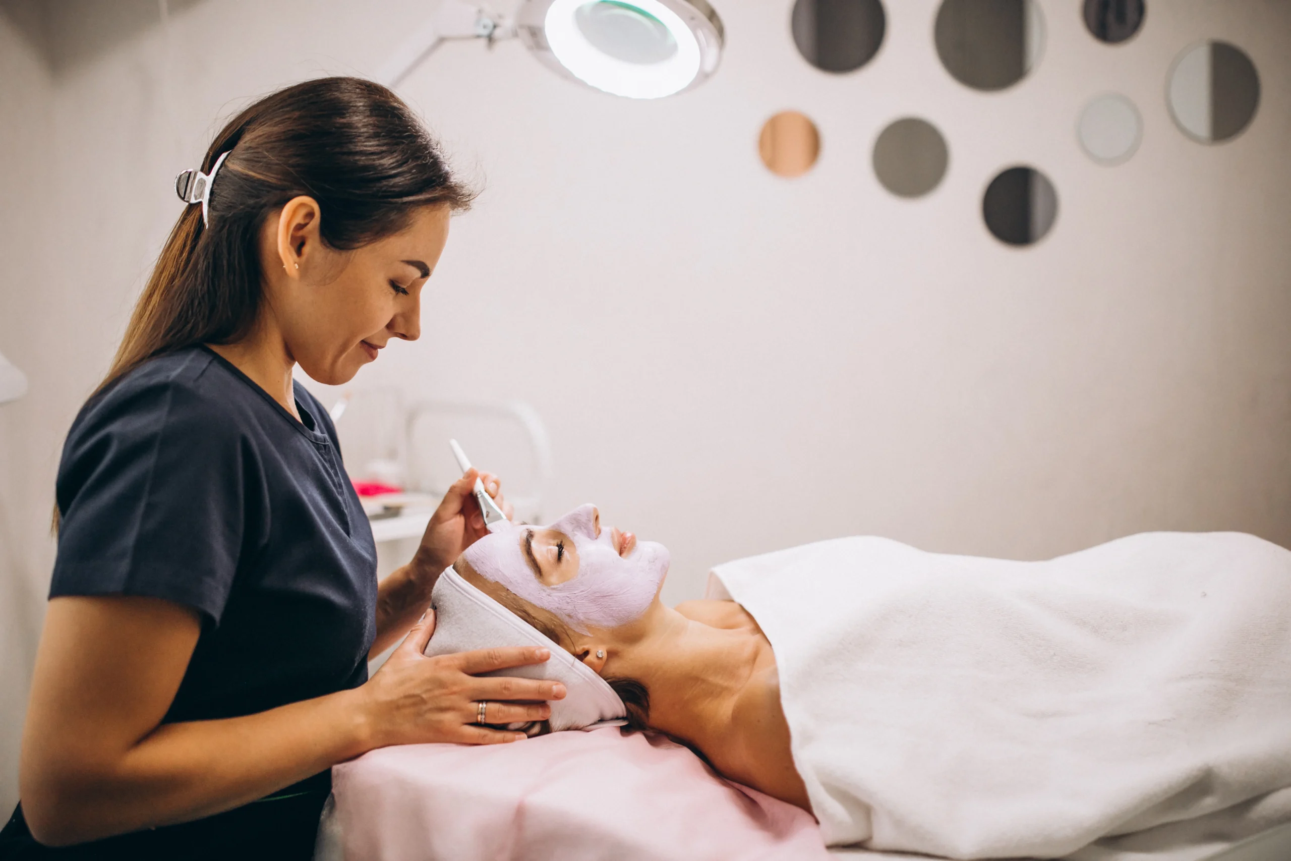 Multifranquia de estética: como funciona a expansão de franquias para quem já tem uma unidade Corpo Bueno